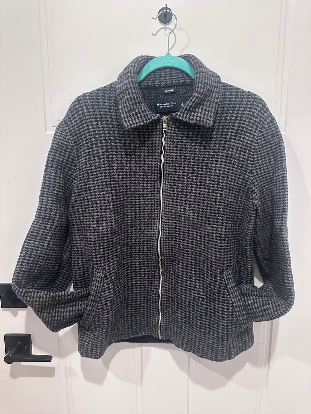 Abercrombie & Fitch Black and Gray Houndstooth Zip Cropped Sweater